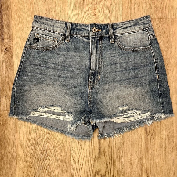 VICI HAZEL HIGH RISE DISTRESSED DENIM SHORTS - Picture 2 of 5